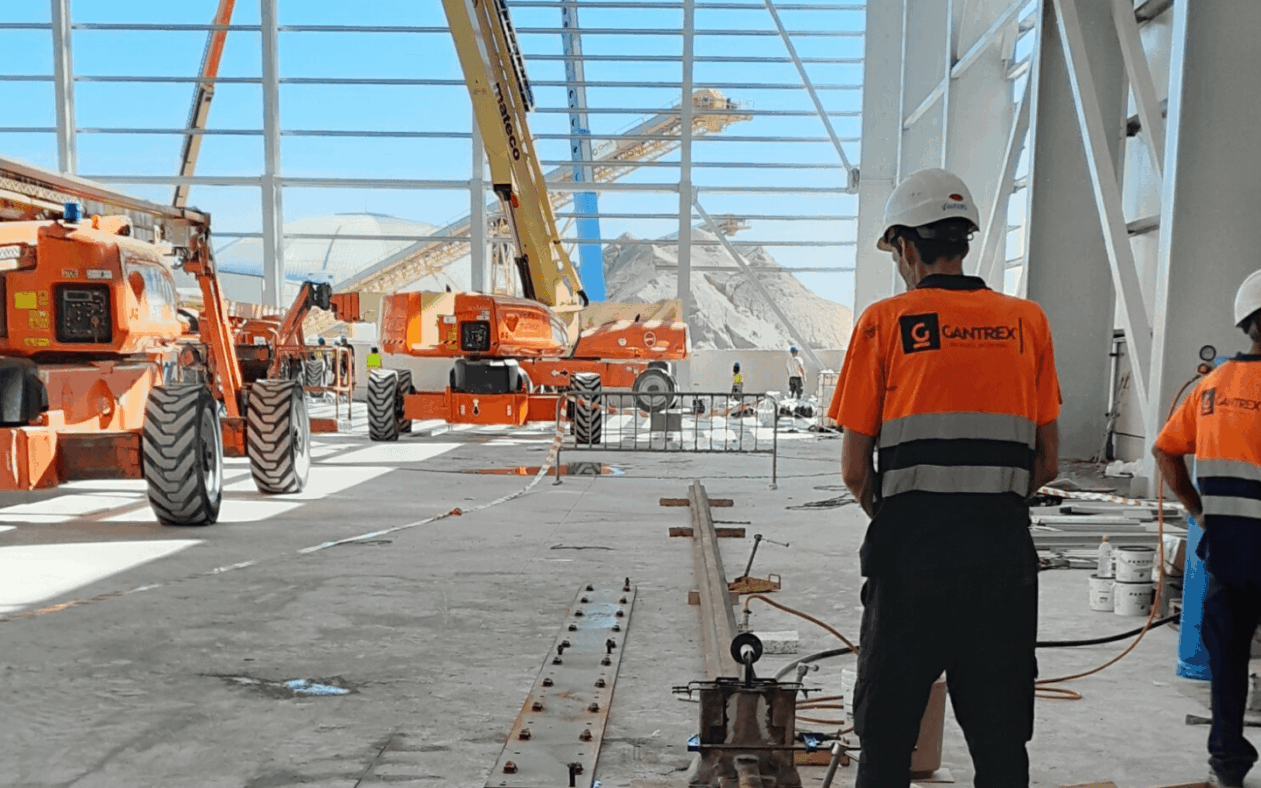 gantrex-workers-on-job-site